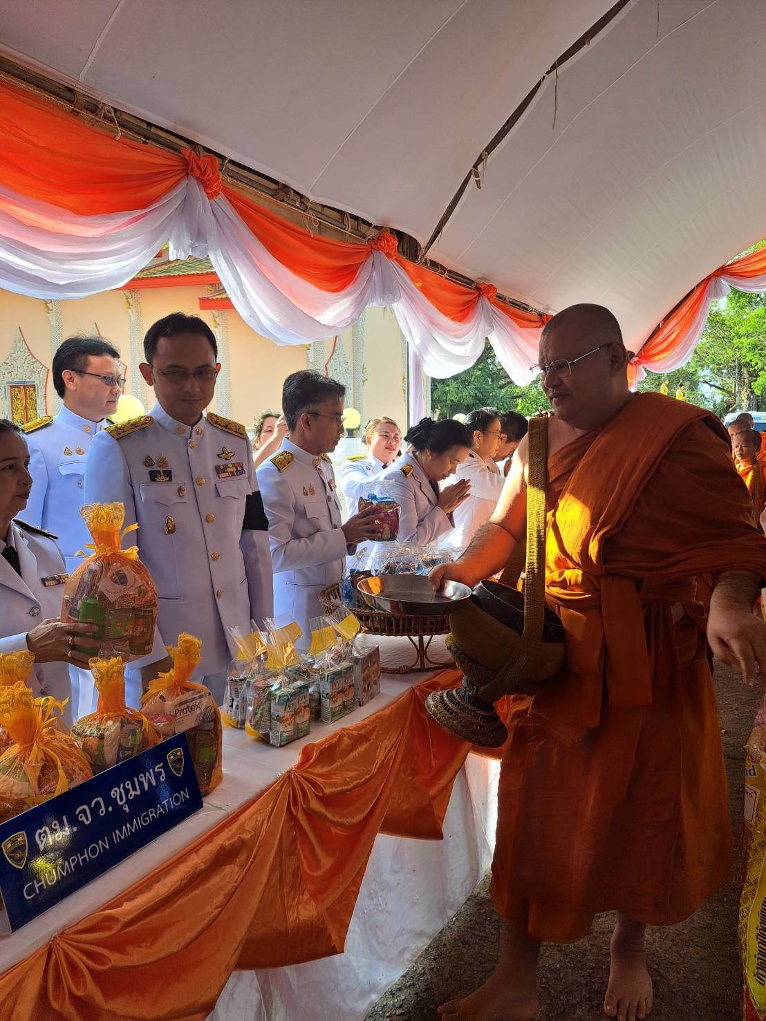 title - วันพฤหัสบดีที่ 8 มกราคม พ.ศ. 2569 นายนิกร ไพริน ปฏิรูปที่ดินจังหวัดชุมพร พร้อมด้วย เจ้าหน้าที่ สำนักงานการปฏิรูปที่ดินจังหวัดชุมพร (ส.ป.ก.ชุมพร) ร่วมกิจกรรมทำบุญตักบาตรถวายพระราชกุศล และพิธีถวายพระพรชัยมงคลเนื่องในโอกาสวันคล้ายวันประสูติสมเด็จพระเจ้าลูกเธอ เจ้าฟ้าสิริวัณณวรี นารีรัตนราชกัญญ